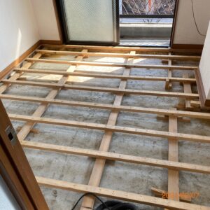 内装工事 – 床張り替え –